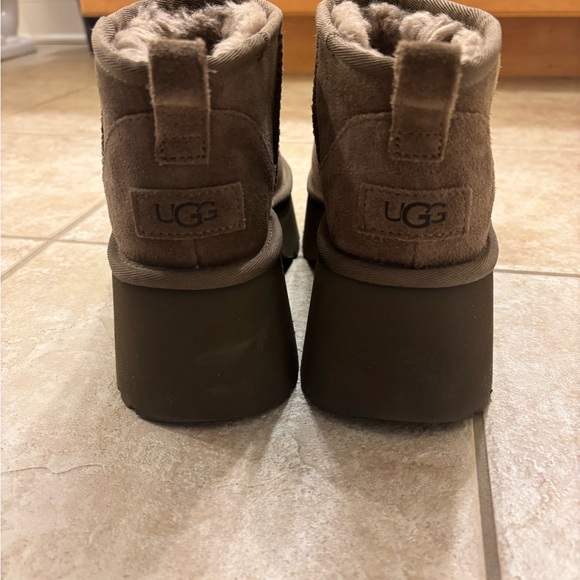 UGG brown ultra platform boots - Picture 3 of 8